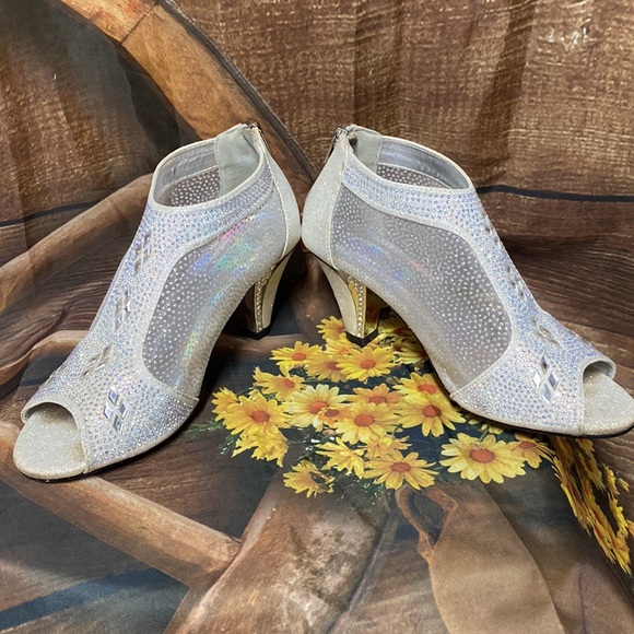 GUC Pierre Dumas Formal Heels - Picture 4 of 7